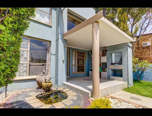 2 BEDROOM TOWNHOUSE FOR SALE IN FREEWAY PARK
